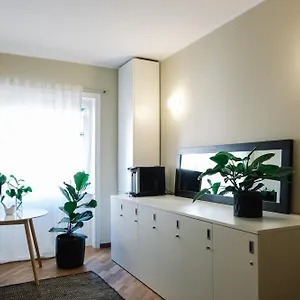 ** Guest house Flora Inn, Scotti's House - Due Passi In Centro Italy